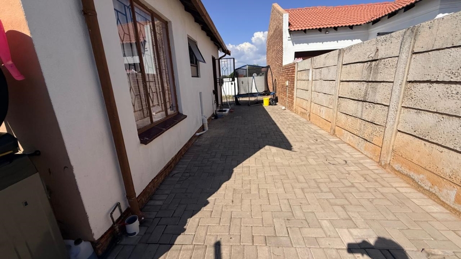 2 Bedroom Property for Sale in Mabopane Unit X North West